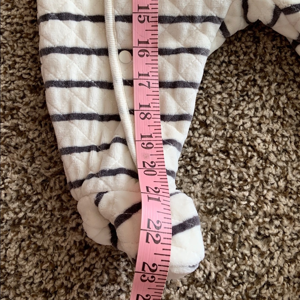 Baby  suit in Cream - Picture 2 of 10